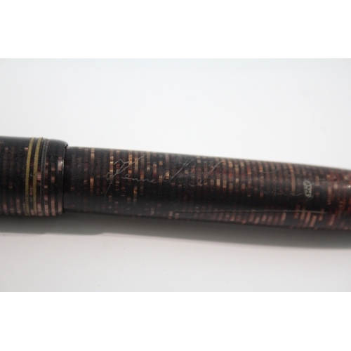 444 - Vintage Parker Vaccumatic Brown Fountain Pen w/ 14ct Gold Nib WRITING