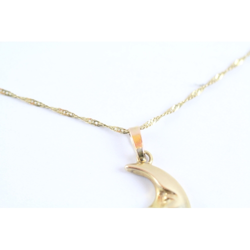 53 - 9ct gold moon pendant on chain (2g)