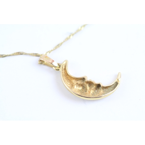 53 - 9ct gold moon pendant on chain (2g)