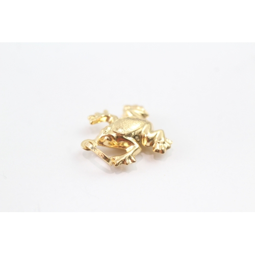 65 - 9ct gold frog charm (0.9g)