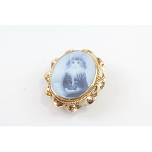 73 - 9ct gold onyx cat cameo brooch (4.2g)