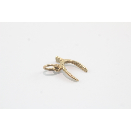 81 - 9ct gold wish bone charm (0.6g)