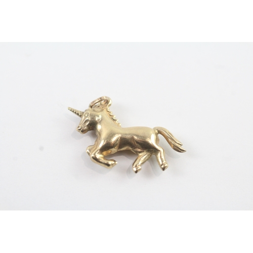 84 - 9ct gold unicorn charm (0.9g)