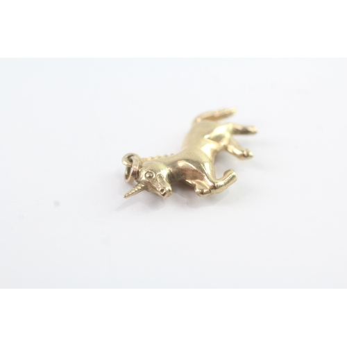 84 - 9ct gold unicorn charm (0.9g)