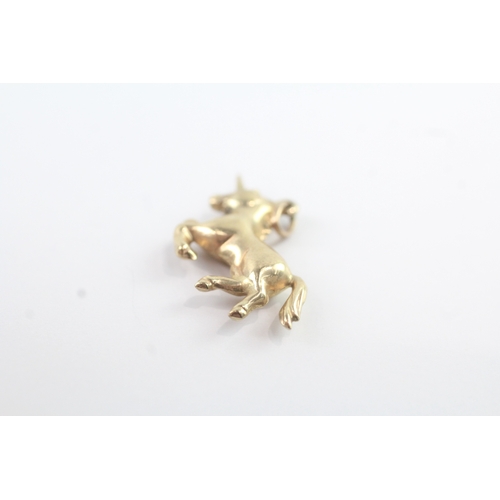 84 - 9ct gold unicorn charm (0.9g)