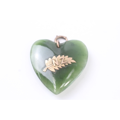 90 - 9ct gold vintage carved nephrite heart souvenir pendant (13.9g)