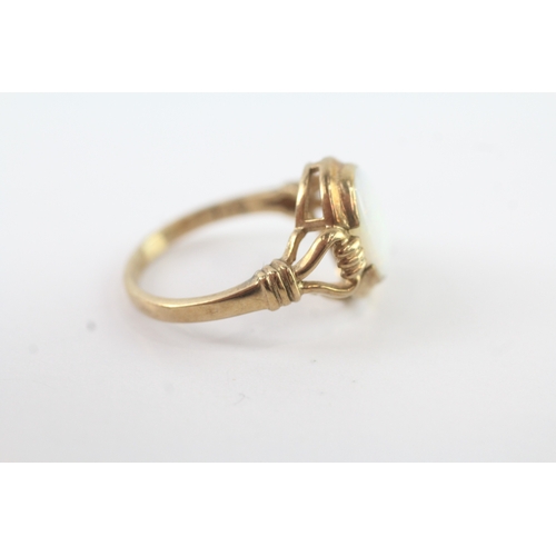 93 - 9ct gold vintage opal bezel set dress ring (2.7g) Size M