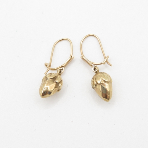 27 - 9ct gold acorn clip earrings (1g)