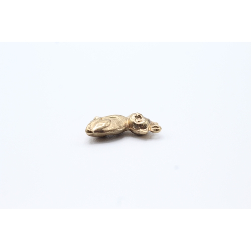 106 - 9ct gold cat charm (0.4g)