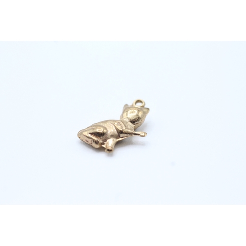 106 - 9ct gold cat charm (0.4g)