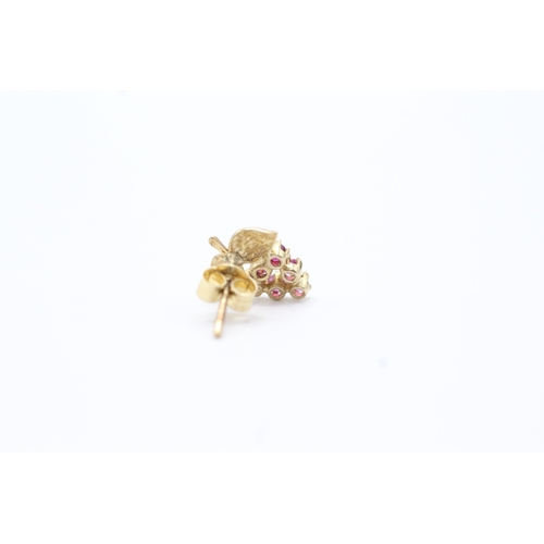 115 - 9ct gold ruby grape stud earrings (0.8g)