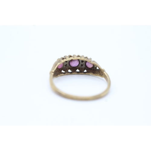 117 - 9ct gold diamond and ruby flat setting ring (1.7g) Size M