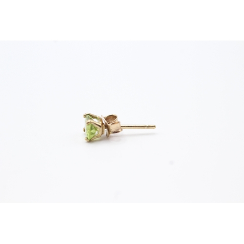 118 - 9ct gold peridot stud earrings (0.7g)