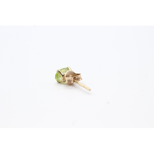 118 - 9ct gold peridot stud earrings (0.7g)