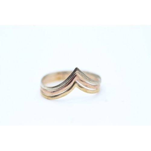 124 - 9ct bi-colour wishbone ring (1.1g) Size Q