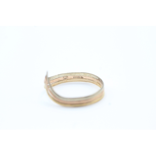 124 - 9ct bi-colour wishbone ring (1.1g) Size Q