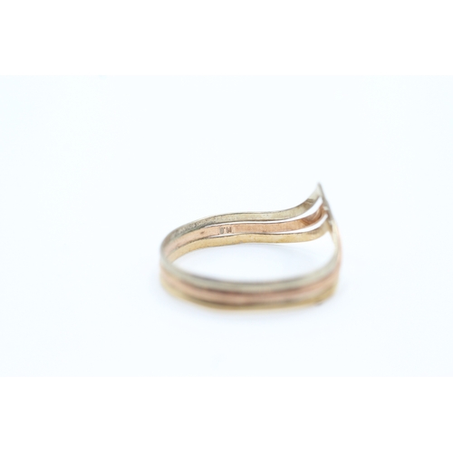 124 - 9ct bi-colour wishbone ring (1.1g) Size Q