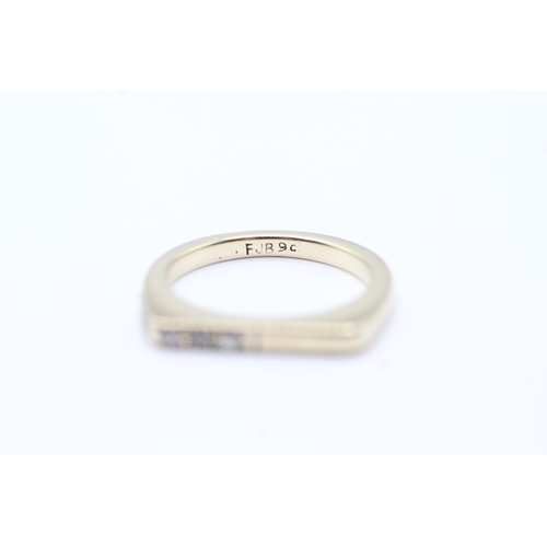 127 - 9ct gold diamond geometric ring (3.8g) Size N