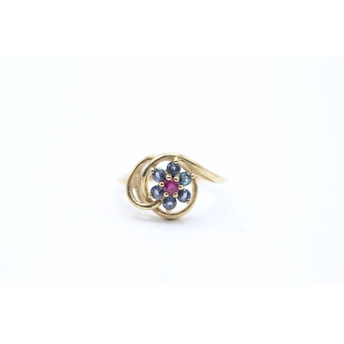 134 - 9ct gold ruby and blue gemstone set floral cluster ring (2.6g) Size N