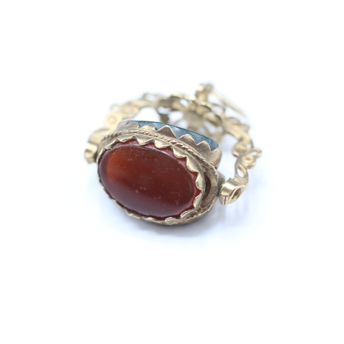 141 - 9ct bloodstone, onyx & carnelian fob (5.2g)