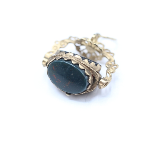 141 - 9ct bloodstone, onyx & carnelian fob (5.2g)