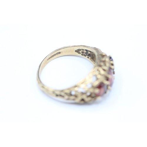 156 - 9ct gold garnet three stone ring (3.3g) Size M