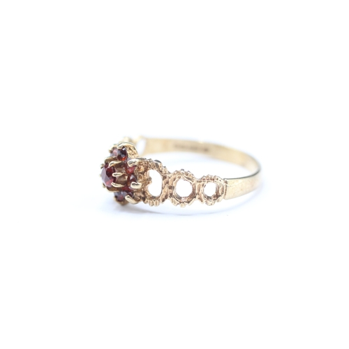 158 - 9ct gold garnet posy ring (2g) Size O