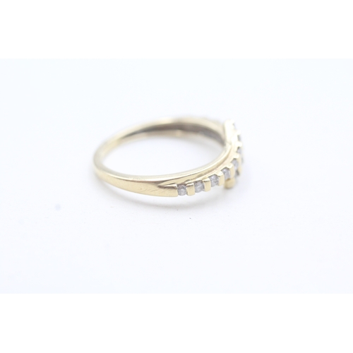 16 - 9ct gold diamond bypass row ring (2.4g) Size N 1/2