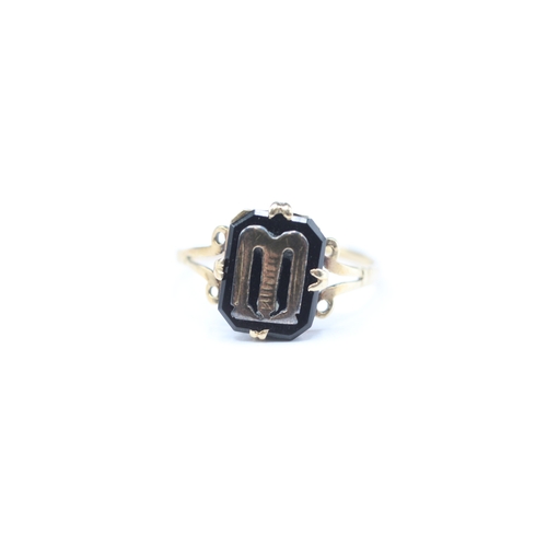 166 - 9ct gold onyx claw clasp with letter 'M' signet ring (1.5g) as seen - misshapen Size N