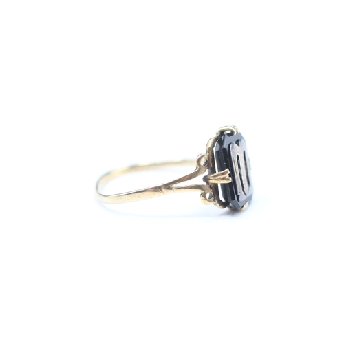 166 - 9ct gold onyx claw clasp with letter 'M' signet ring (1.5g) as seen - misshapen Size N