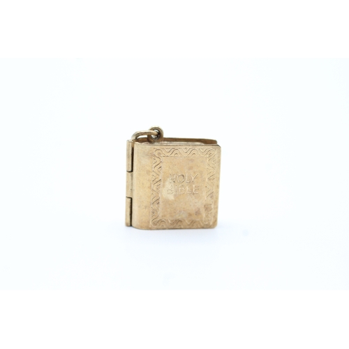 172 - 9ct gold bible charm (2.3g)