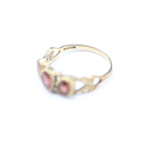 178 - 9ct gold garnet three stone ring (2.1g) Size N