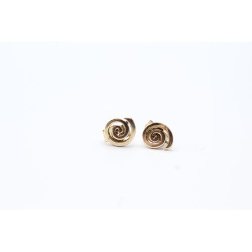 180 - 9ct gold x3 stud earrings (0.8g)