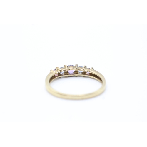 54 - 9ct gold tanzanite and amethyst set five stone eternity ring (2.6g) Size U