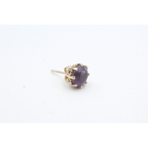 56 - 9ct gold amethyst stud earrings with a heart shape gallery (2.3g)