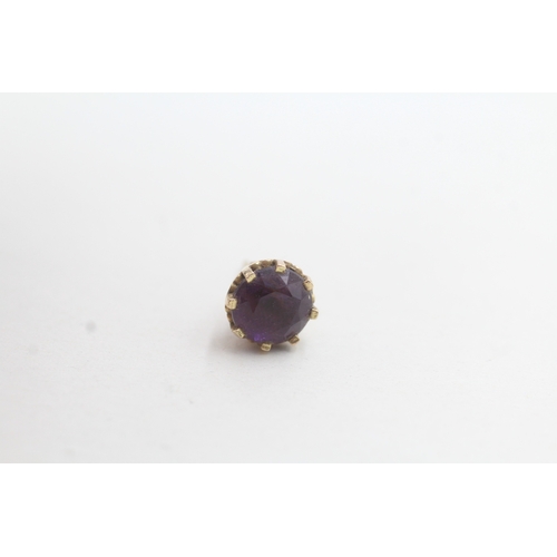 56 - 9ct gold amethyst stud earrings with a heart shape gallery (2.3g)