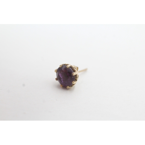 56 - 9ct gold amethyst stud earrings with a heart shape gallery (2.3g)