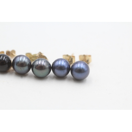 64 - 3 x 9ct gold cultured pearl and onyx stud earrings (3.1g)