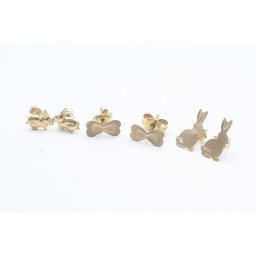 67 - 3 x 9ct gold novelty stud earrings (1.4g)