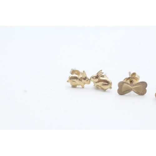 67 - 3 x 9ct gold novelty stud earrings (1.4g)