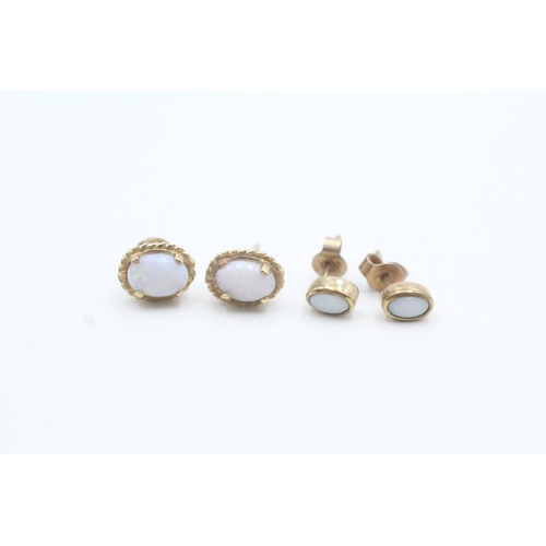 72 - 2x 9ct gold opal stud earrings (2.4g)