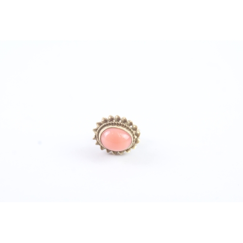 77 - 9ct gold coral stud earrings (1.5g)