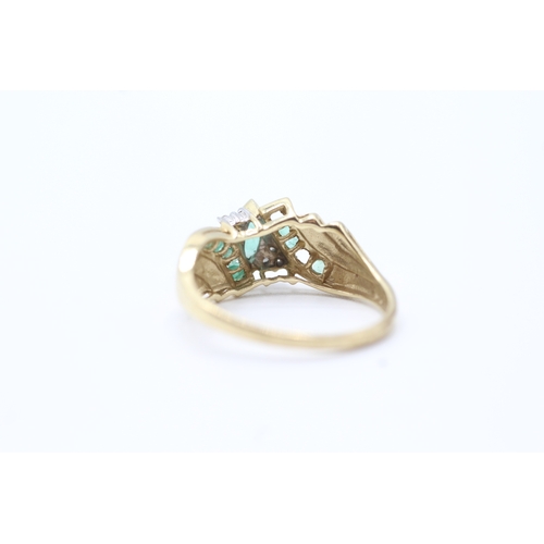 78 - 9ct gold emerald and diamond twist ring (3.1g) Size R