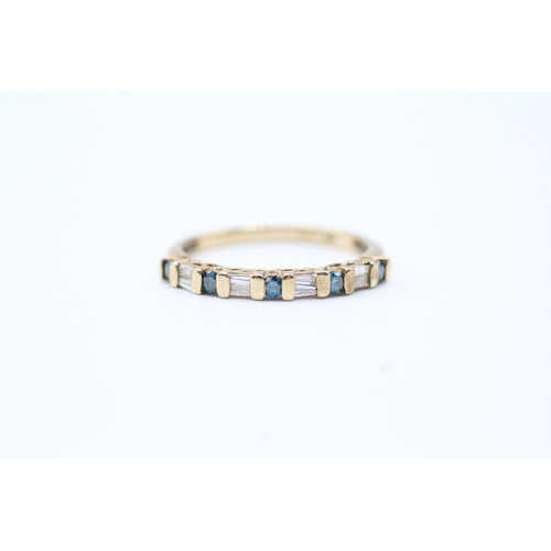 80 - 9ct gold blue and white diamond row ring (1.7g) Size O