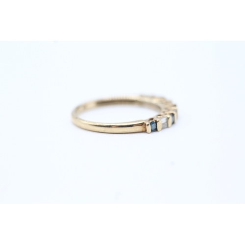 80 - 9ct gold blue and white diamond row ring (1.7g) Size O