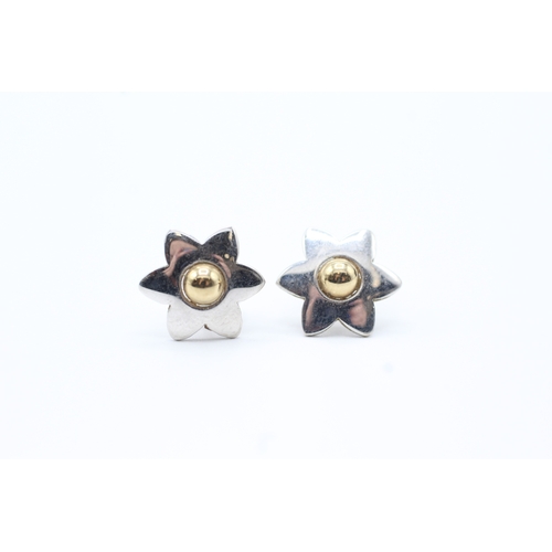 83 - 9ct white gold star stud earrings W/ yellow gold centre (1.3g)