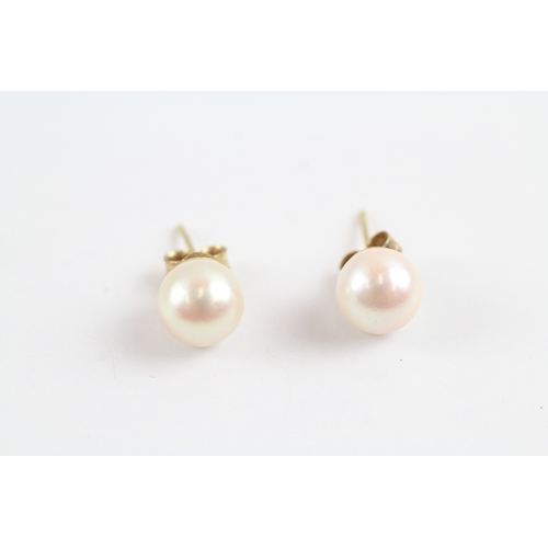 86 - 9ct gold x2 pearl stud earring set (2.3g)