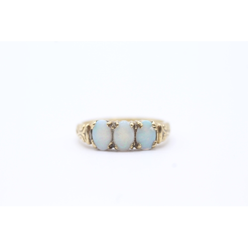 88 - 9ct gold opal trilogy ring (2.3g) Size N