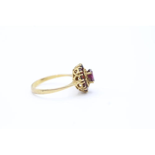 95 - 9ct gold garnet halo ring (2.2g) Size M