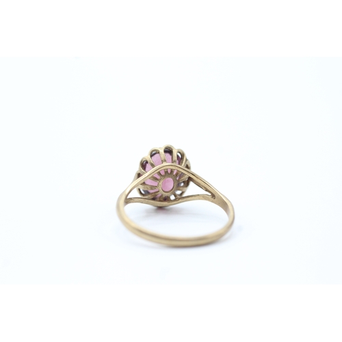 98 - 9ct gold paste single stone ring (2.3g) Size N